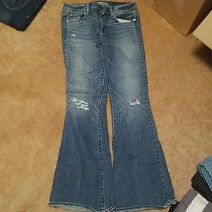AEO 77 hi-rise distressed denim size 6 jeans
